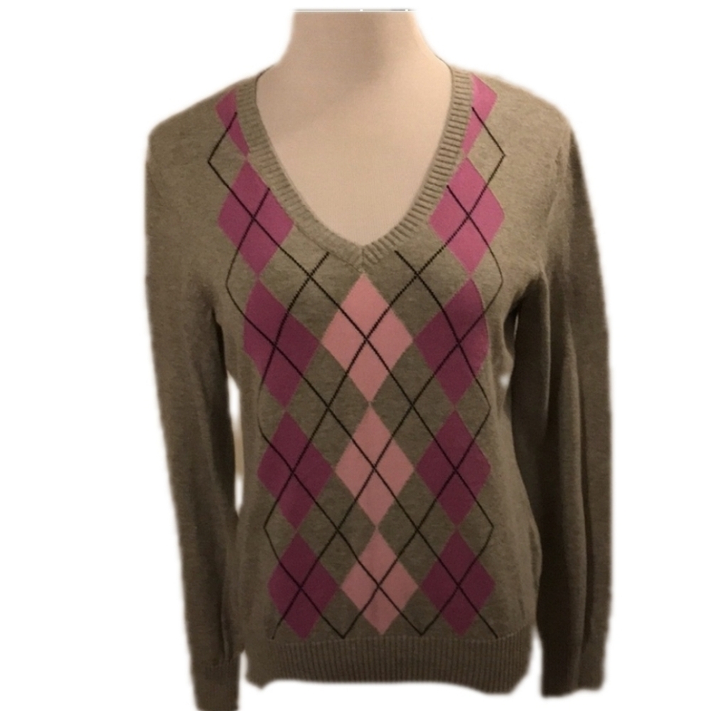 Izod v-neck argyle sweater